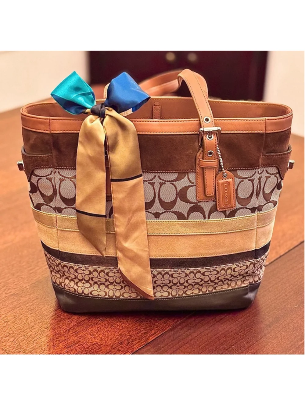 COACH HAMPTONS SIGNATURE PATCHWORK TOTE BAG NWOT BROWN BEIGE AND GOLD